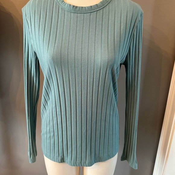 Womens medium shirts/ longsleeve - Picture 4 of 4